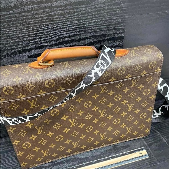Louis Vuitton Briefcase ( Serviette ). - Picture 5 of 17
